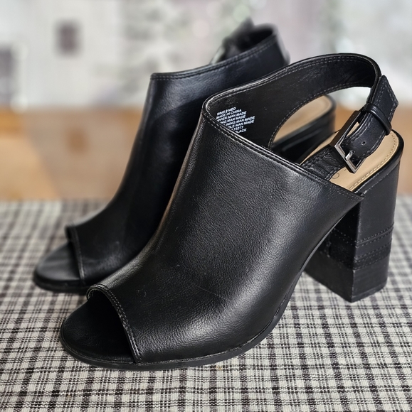 Apt. 9 Shoes - Apt. 9 chunky black open toed heel. Woman's size 9.